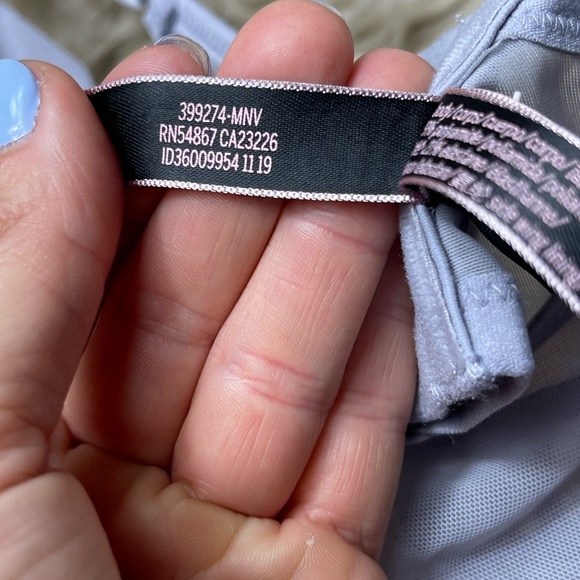 NWOT • Victoria's Secret • Unlined Full Coverage Plunge Bra • Lilac • 32DD - Picture 4 of 8